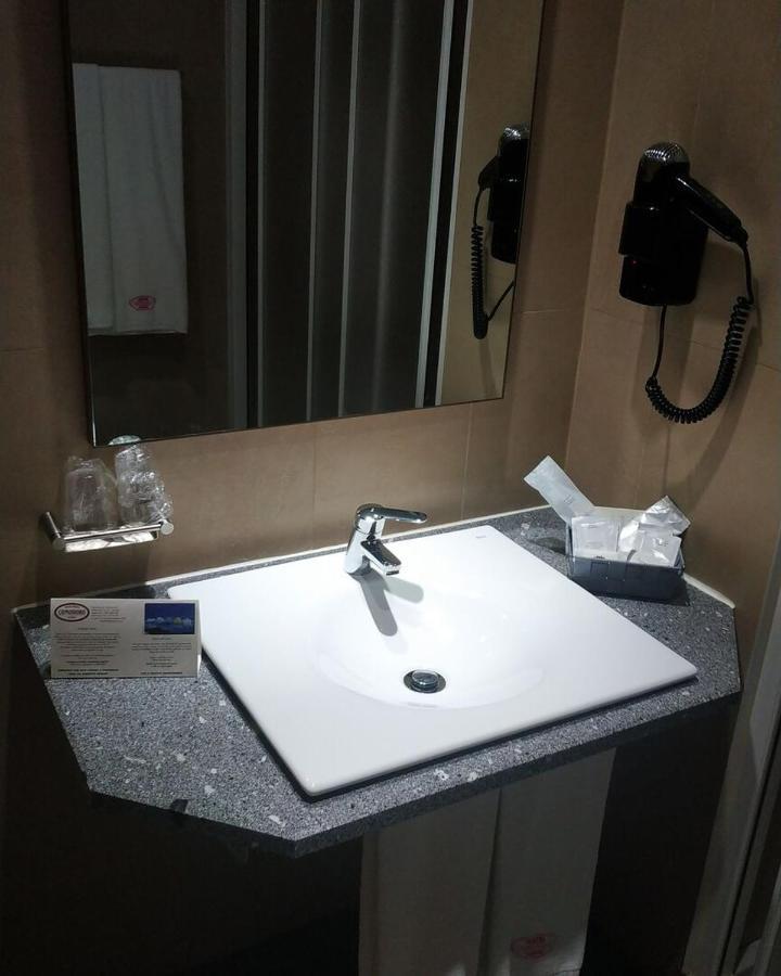 Hotel Comodoro Корву Екстер'єр фото